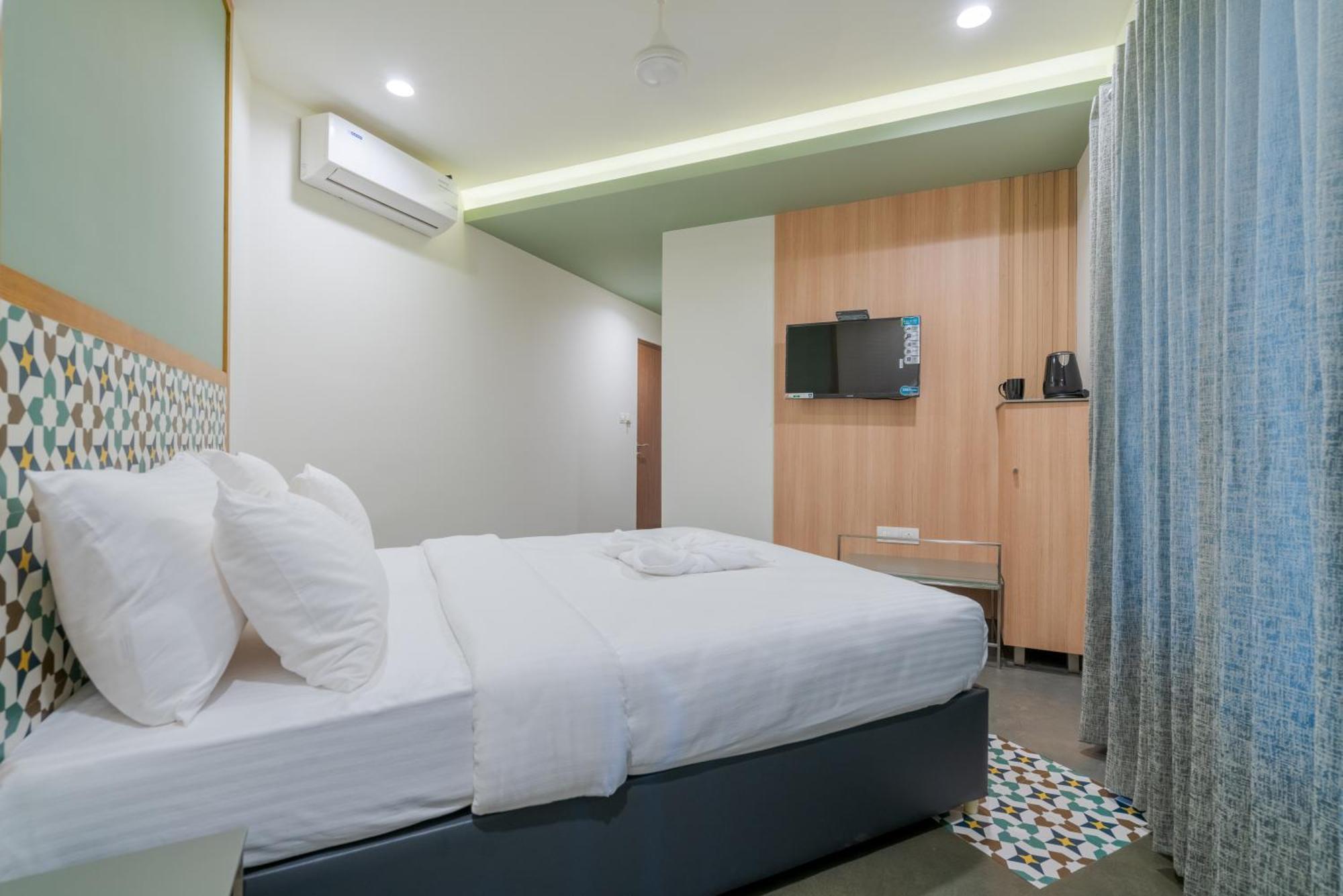 Aryaas Regent Hotel Kochi Exterior foto