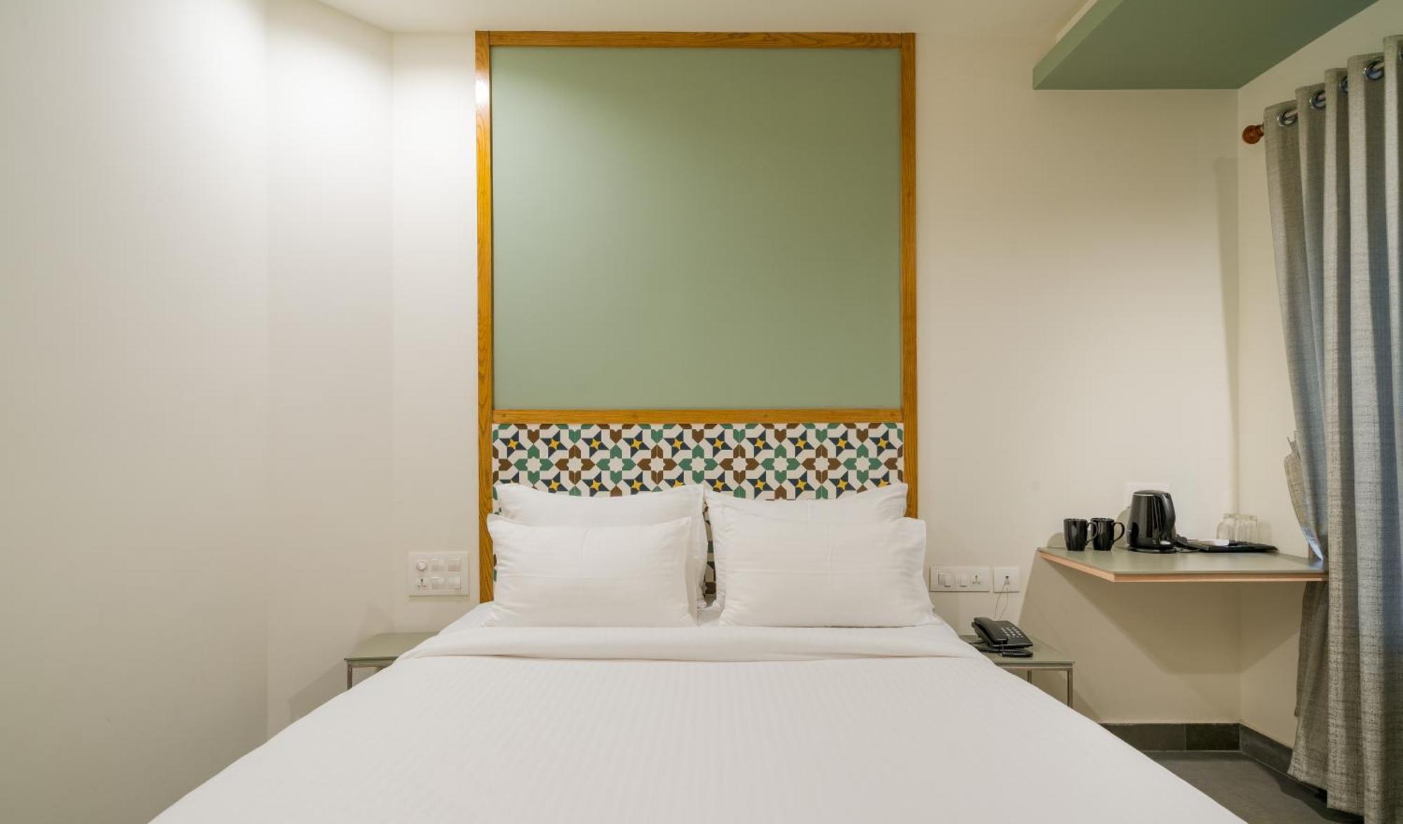 Aryaas Regent Hotel Kochi Exterior foto