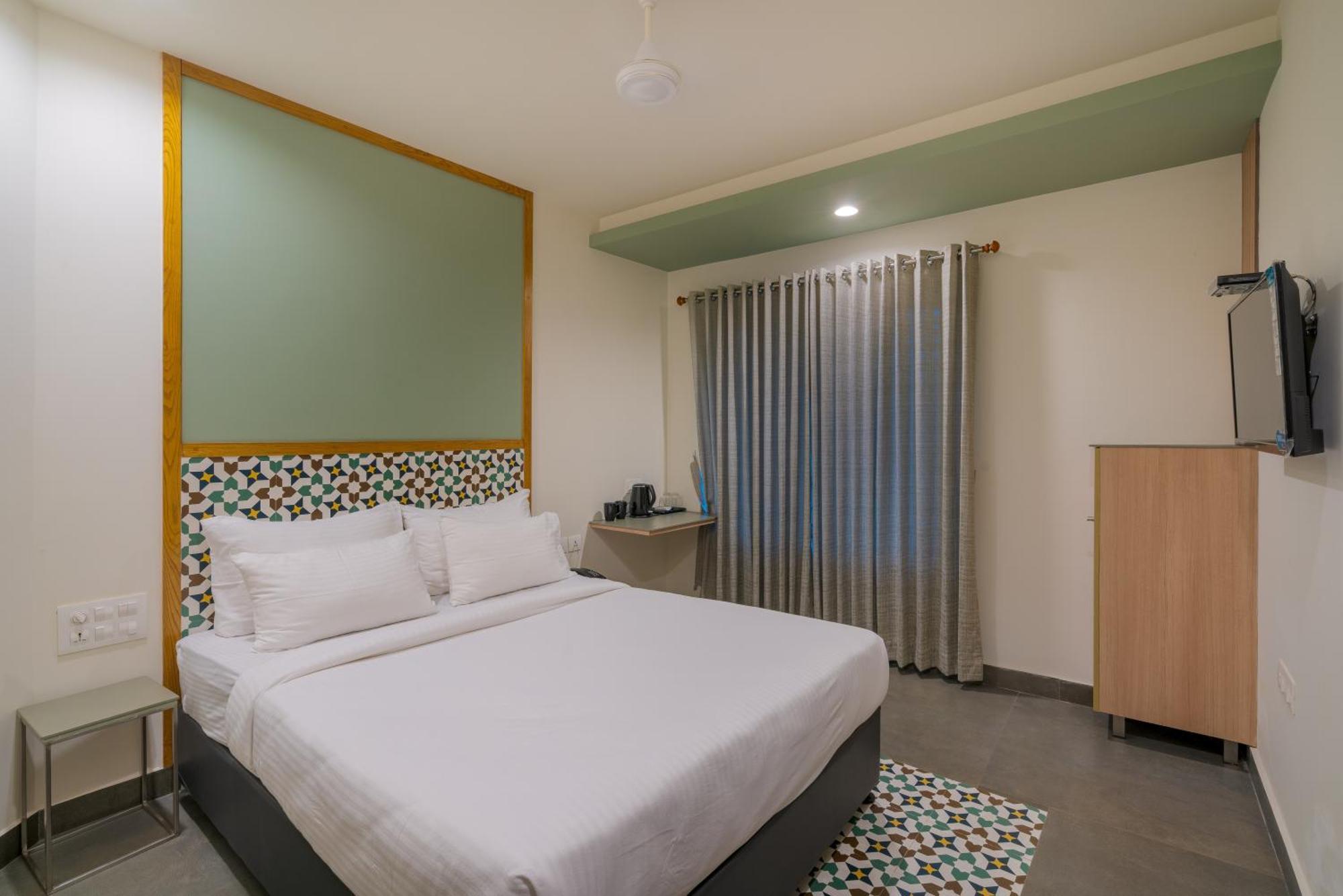 Aryaas Regent Hotel Kochi Exterior foto