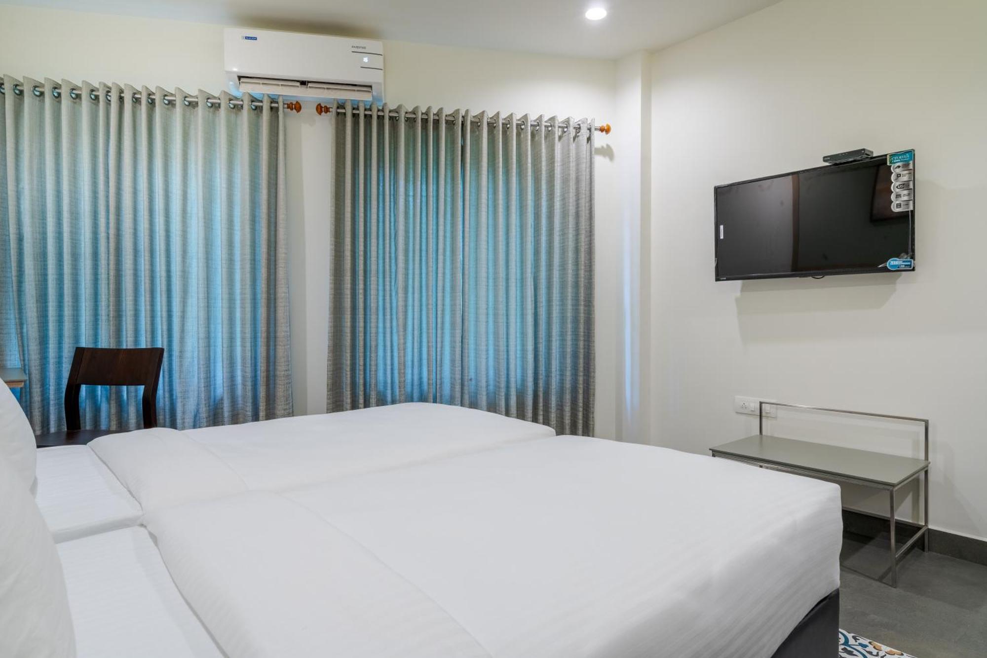 Aryaas Regent Hotel Kochi Exterior foto