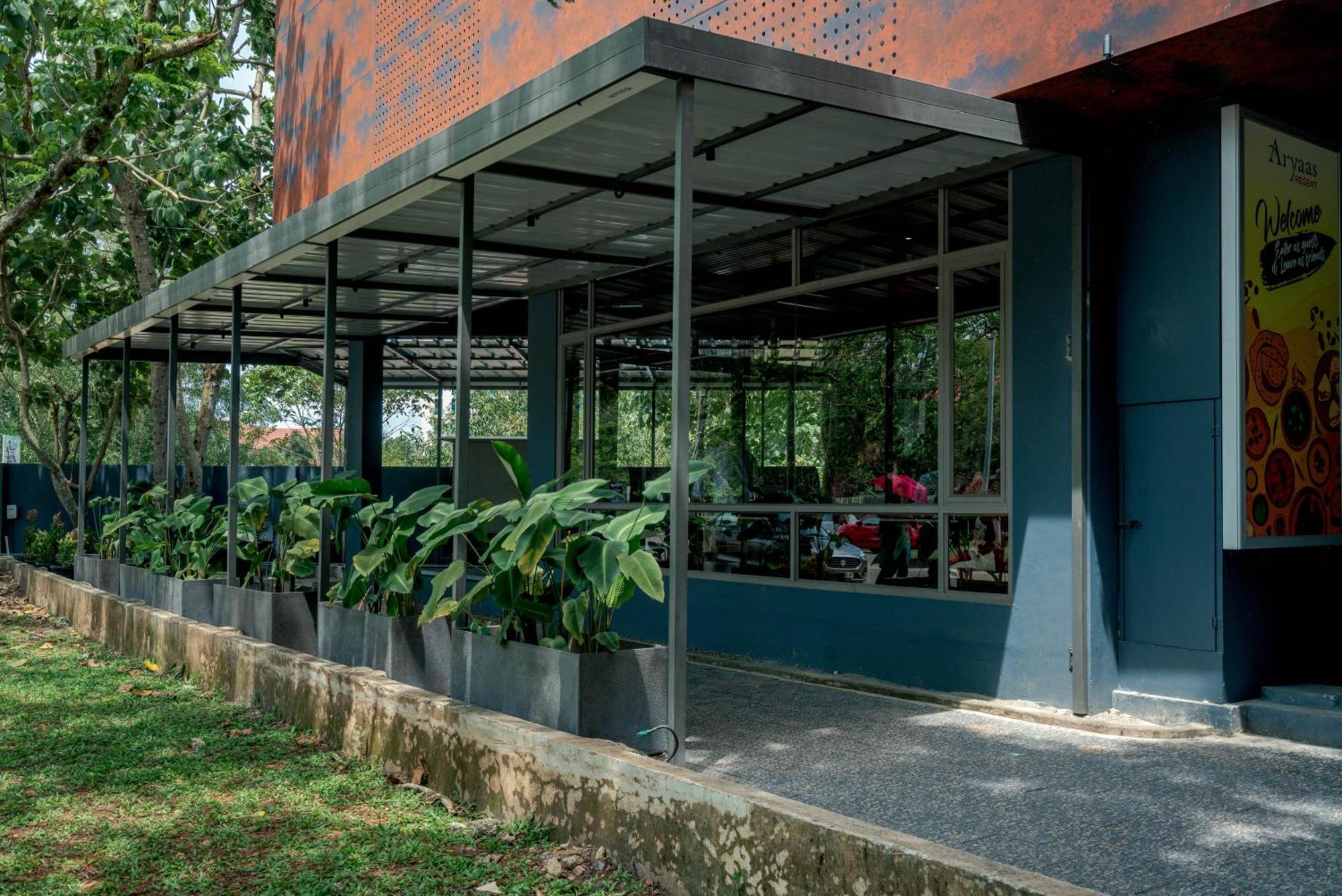 Aryaas Regent Hotel Kochi Exterior foto